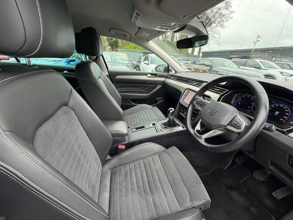 2021 Volkswagen Passat - image 14
