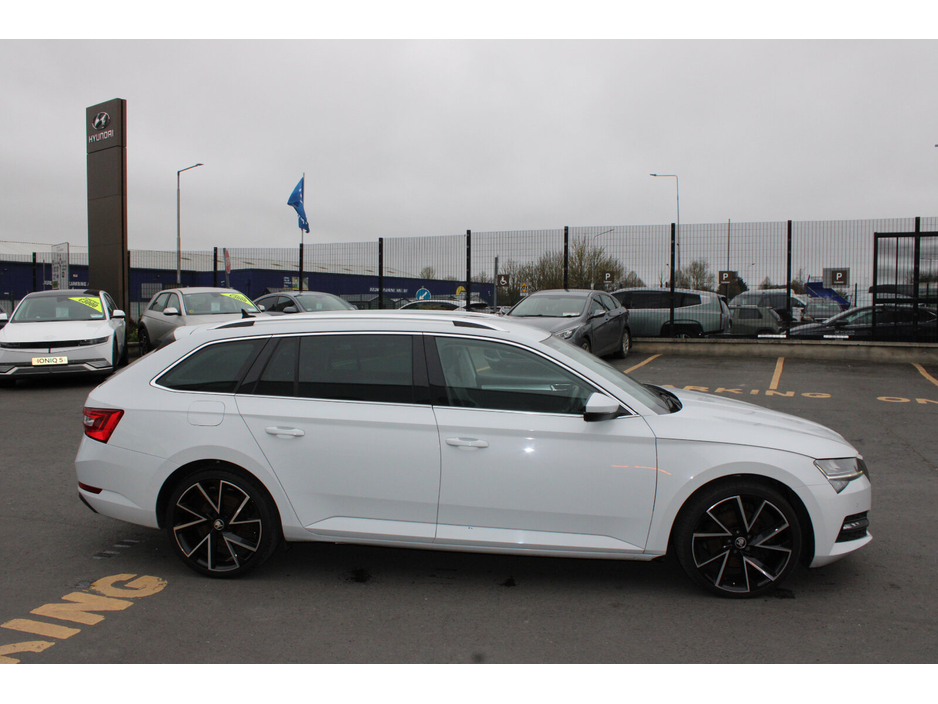 2021 Skoda Superb - image 6