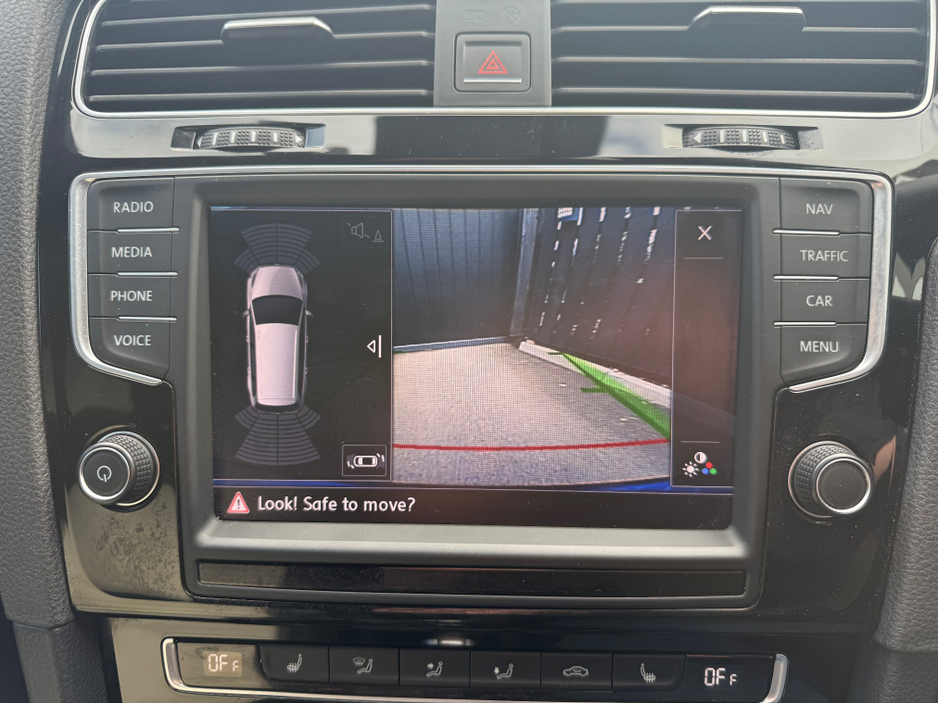 2015 Volkswagen Golf - image 12