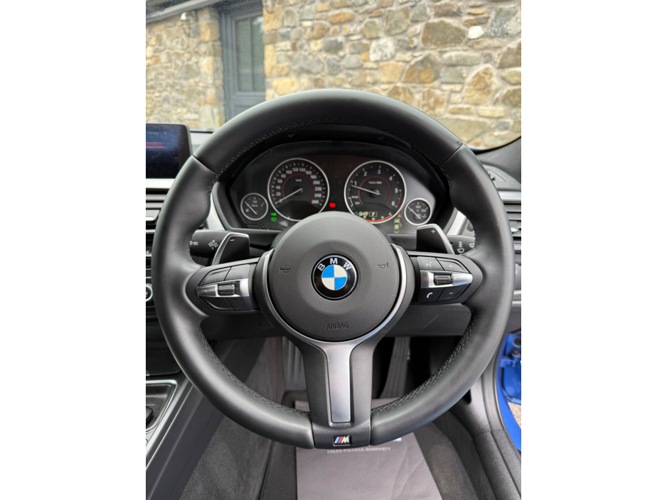 2013 BMW 3 Series - image 10