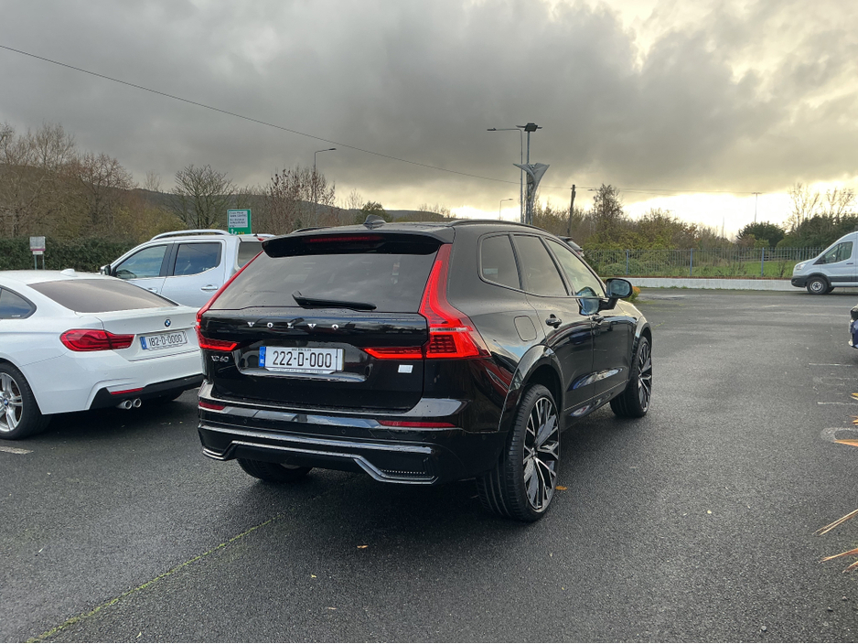 2022 Volvo XC60 - image 10
