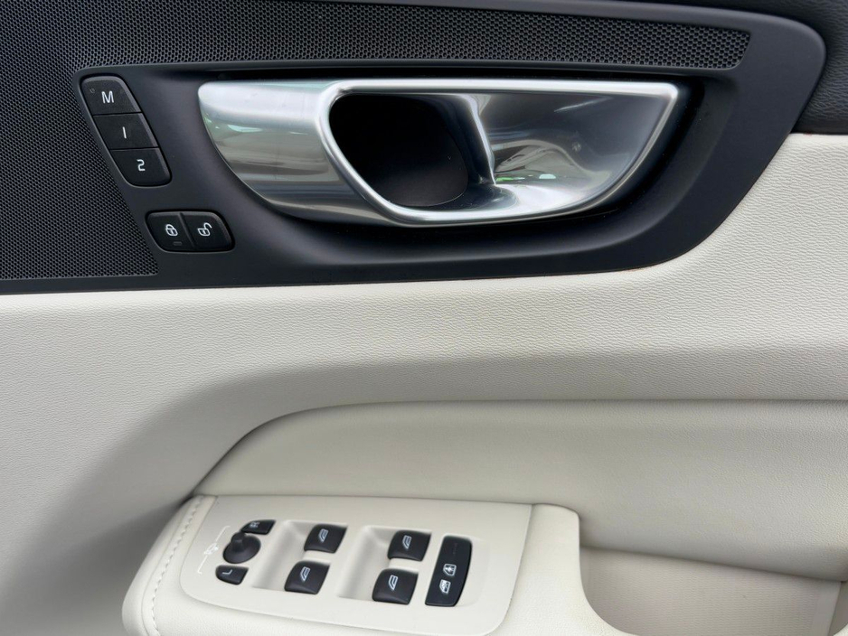 2023 Volvo XC60 BLONDE LEATHER PLUS BRIGHT T6 RECHARGE €45,995