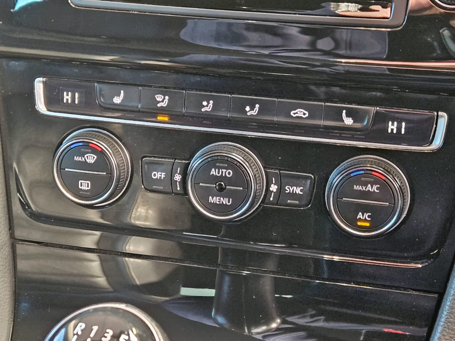 2017 Volkswagen Golf - image 10