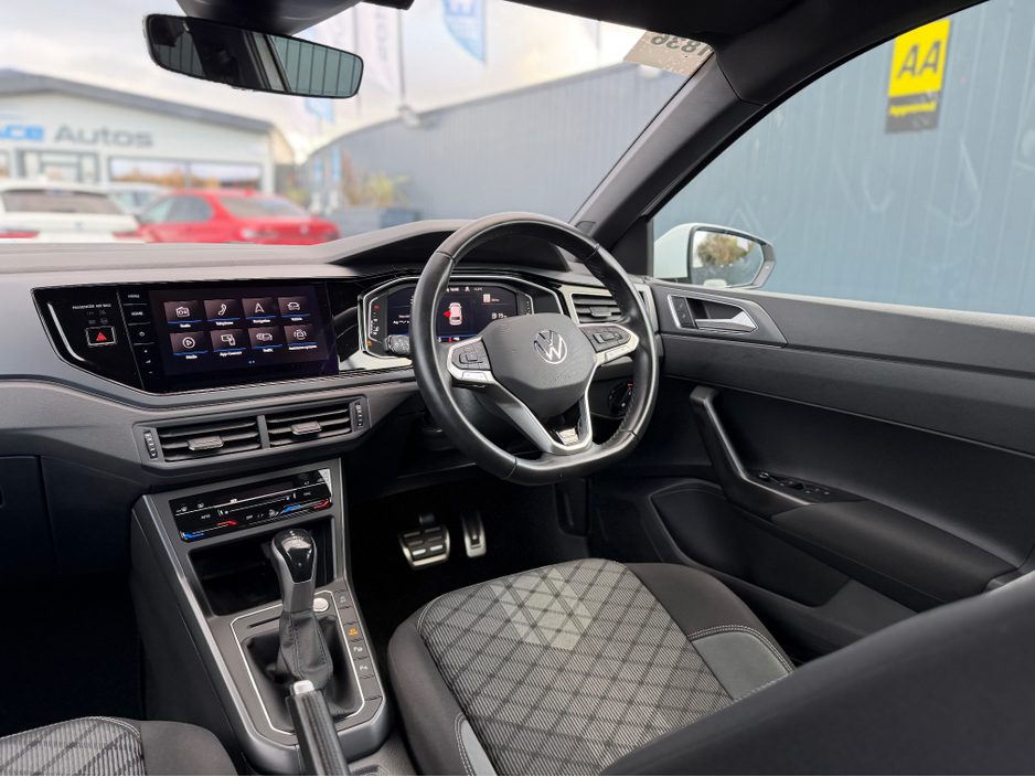 2022 Volkswagen Polo - image 37