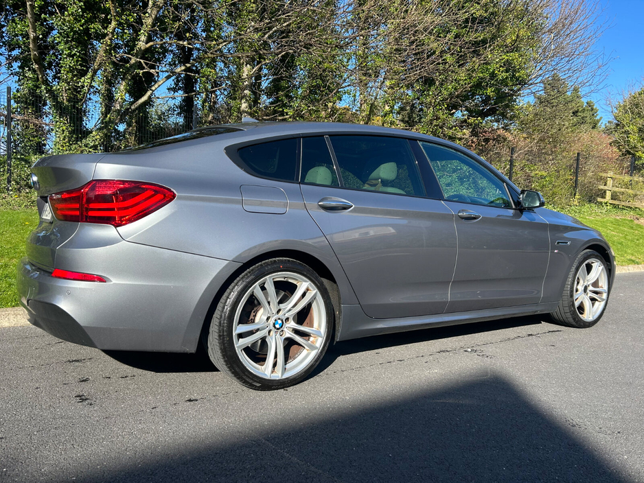 2015 BMW 5 Series - image 2