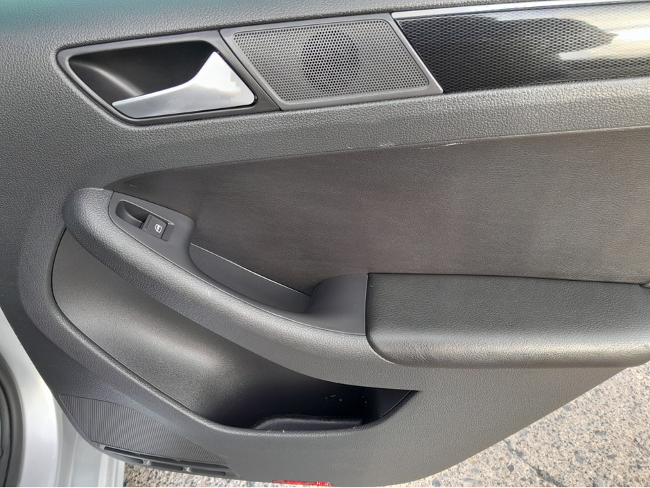 2015 Volkswagen Jetta - image 18
