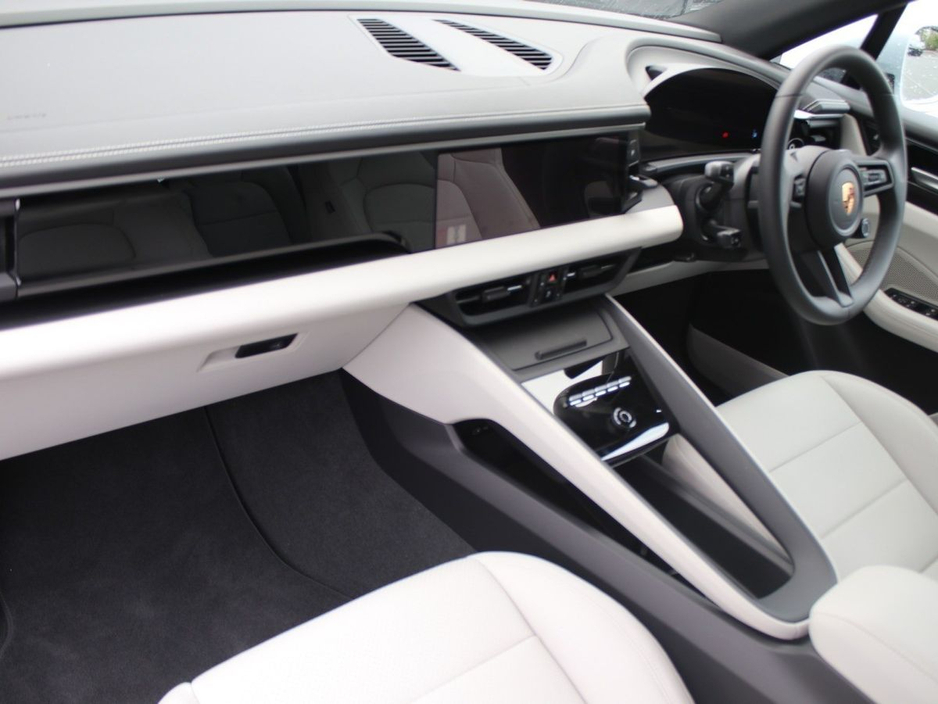 2025 Porsche Macan Electric €82,000