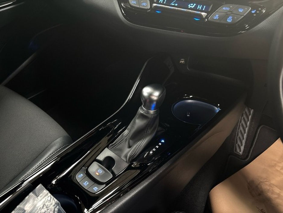 2023 Toyota C-HR - image 15