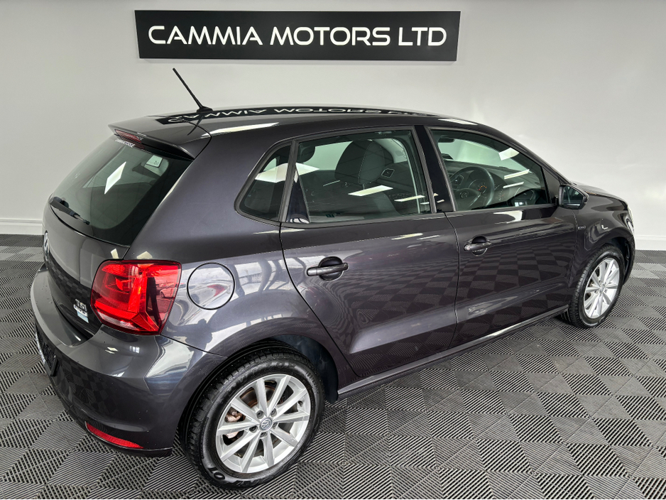 2015 Volkswagen Polo - image 4