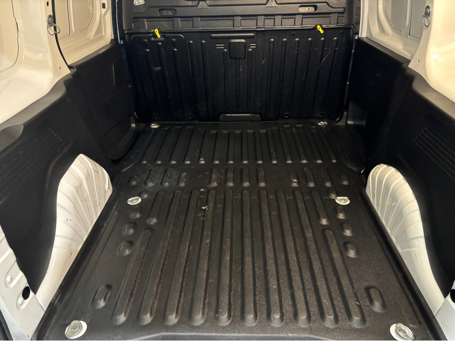 2021 Citroen Berlingo - image 15