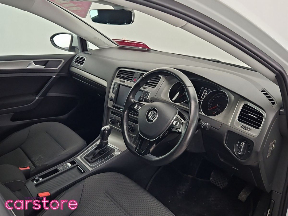 2016 Volkswagen Golf - image 9