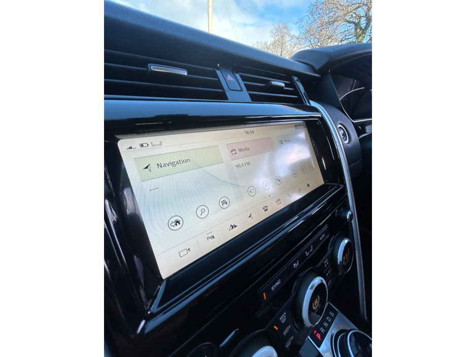 2018 Land Rover Discovery - image 35