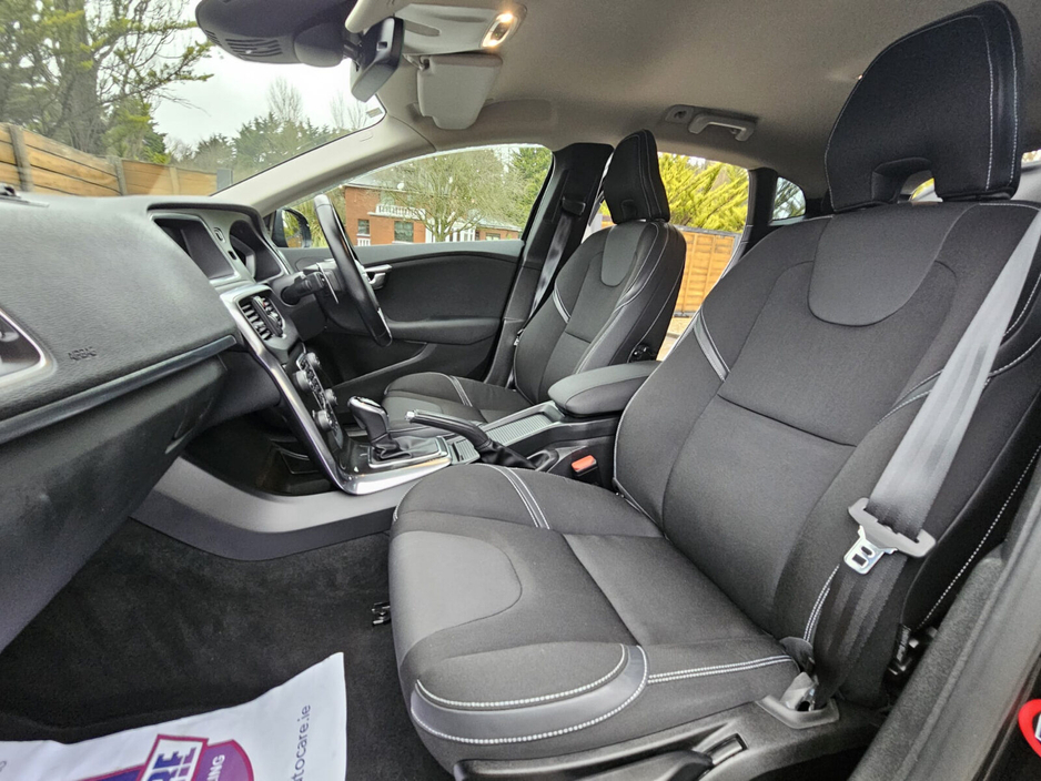 2016 Volvo V40 - image 22