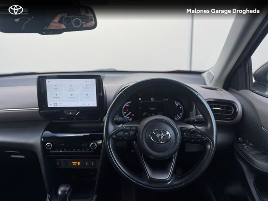 2024 Toyota Yaris Cross - image 10