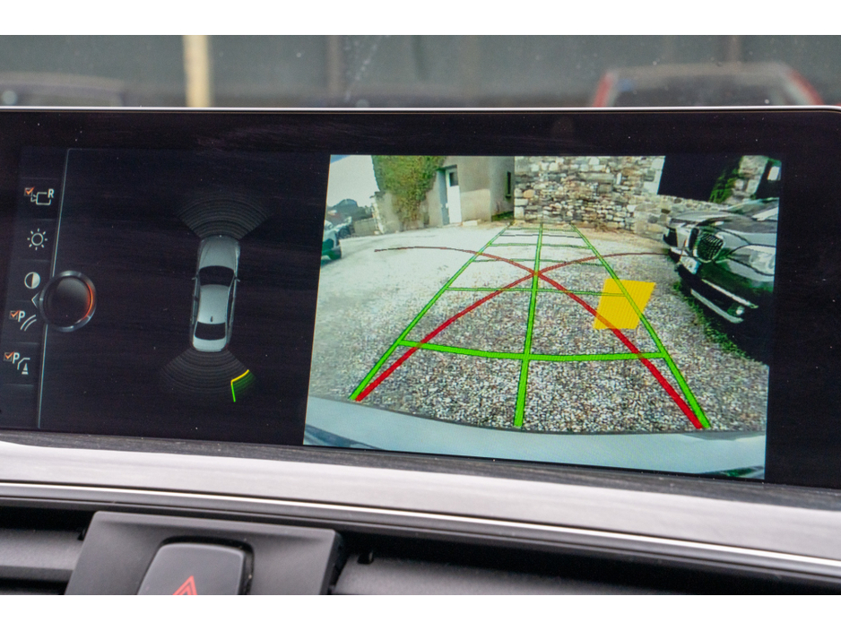 2017 BMW 3 Series - image 14