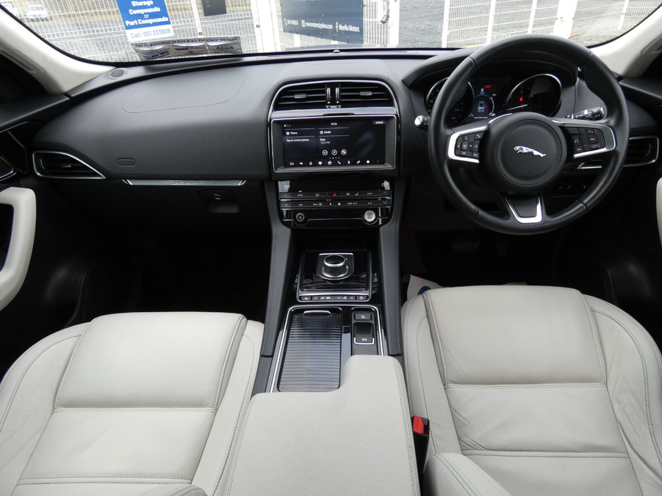 2020 Jaguar F-Pace - image 12