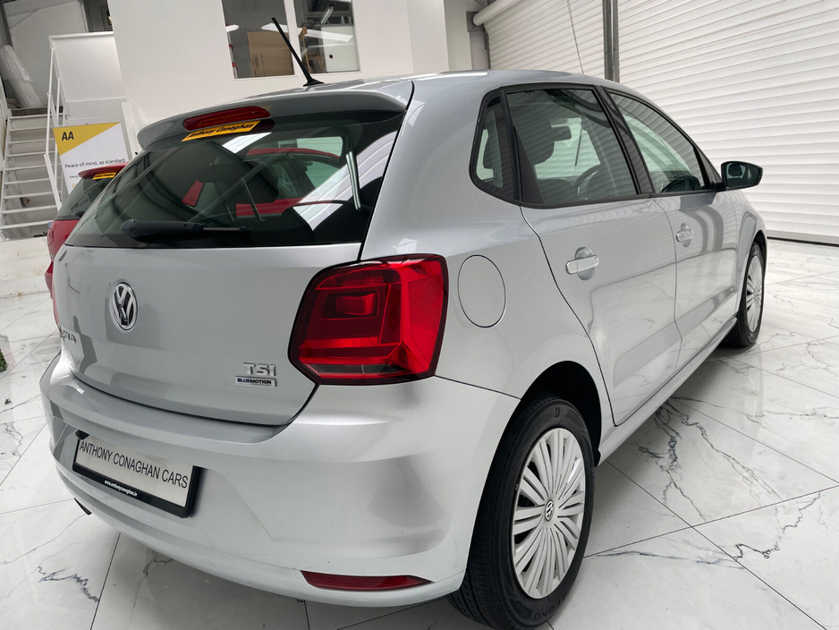2015 Volkswagen Polo - image 3