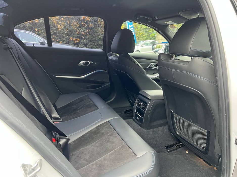 2021 BMW 3 Series - image 8