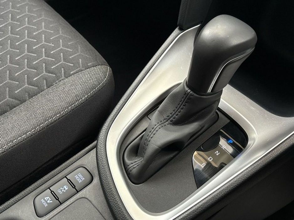 2024 Toyota Yaris Cross - image 14