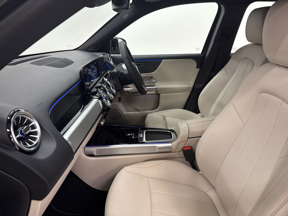 2025 Mercedes-Benz GLB - image 14