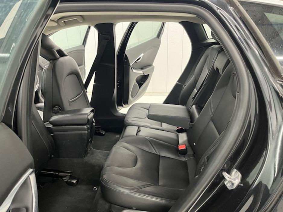 2015 Volvo V40 - image 11