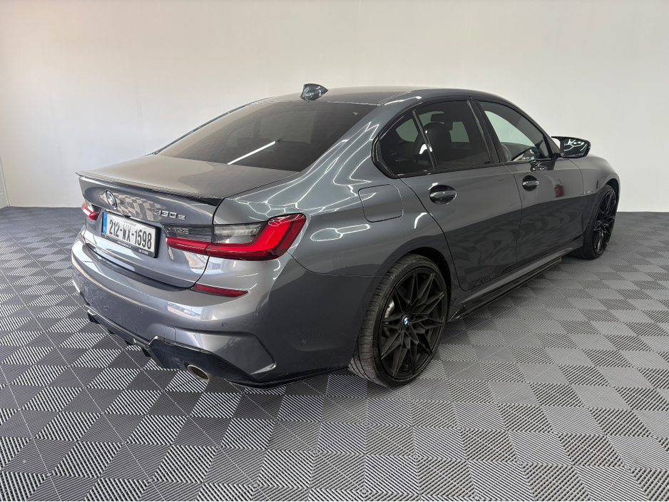 2021 BMW 3 Series - image 15