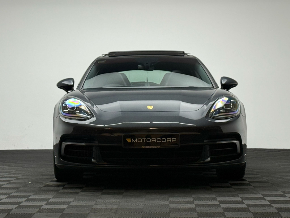 2019 Porsche Panamera - image 2