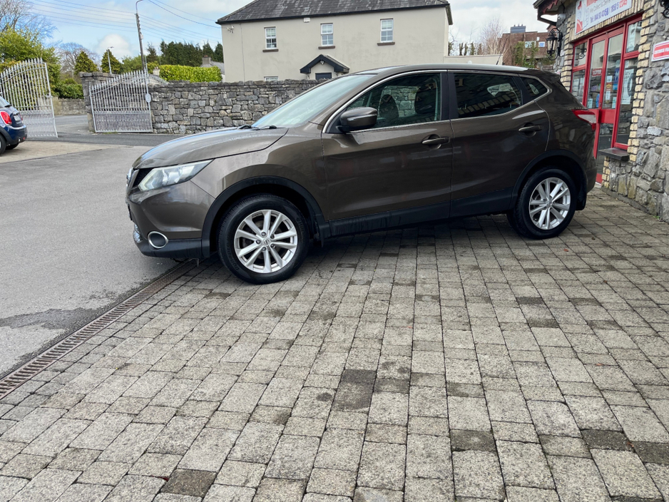 2014 Nissan Qashqai - image 4