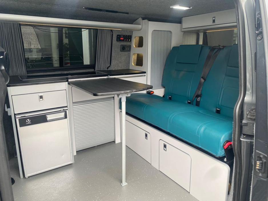 2018 Volkswagen Transporter - image 27