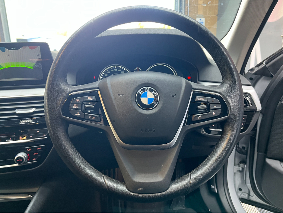 2017 BMW 5 Series - image 10