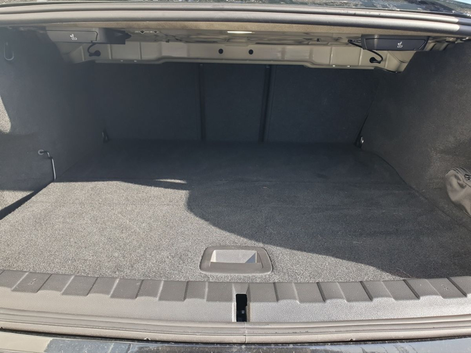 2025 BMW 3 Series - image 13