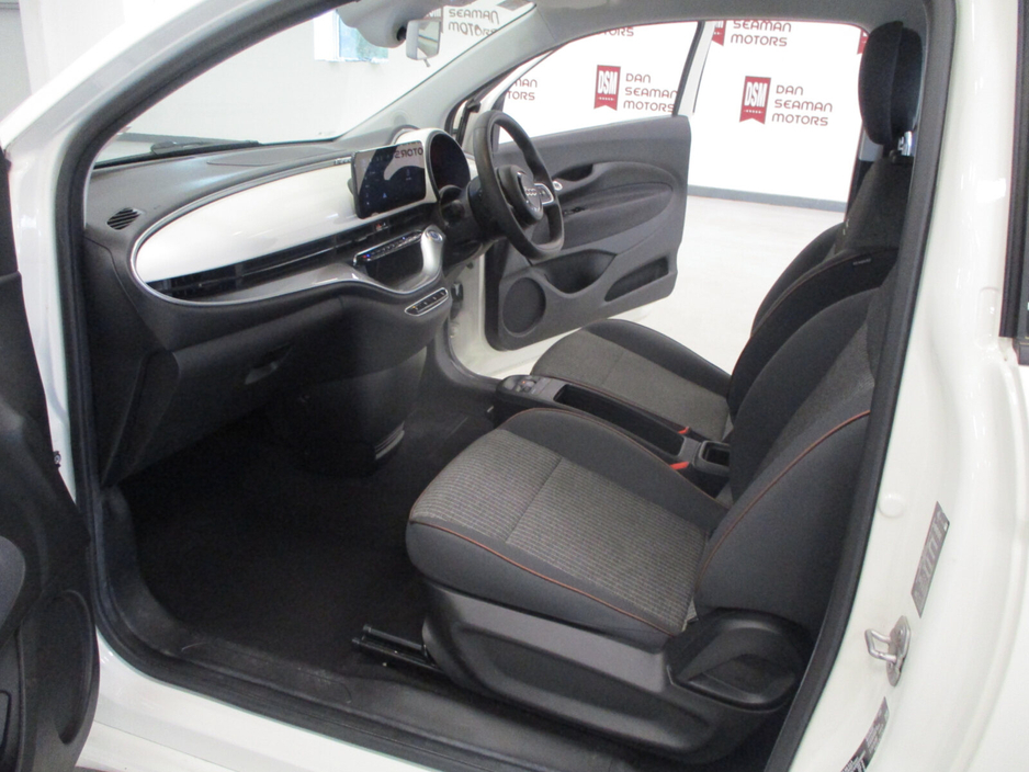 2023 Fiat 500 - image 19