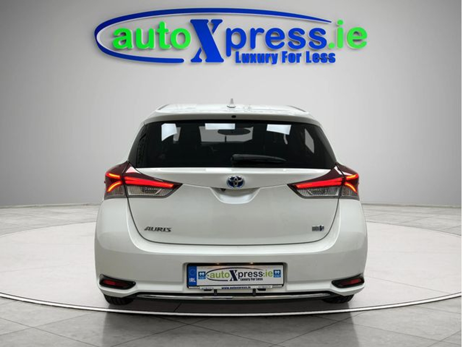 2016 Toyota Auris 1.8 Automatic, Hybrid, Reversing camera €12,895