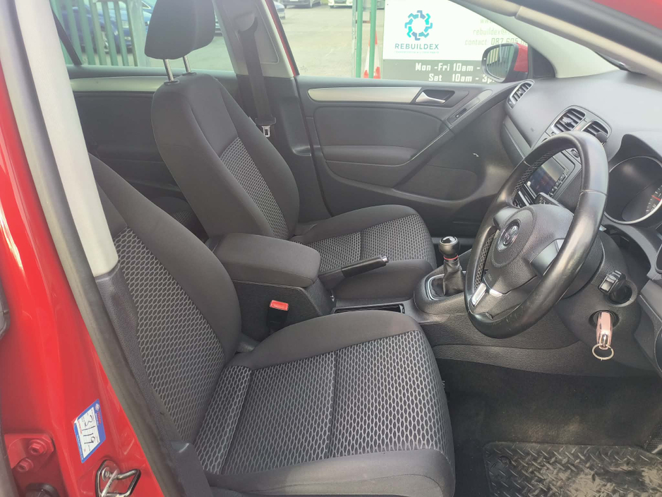 2011 Volkswagen Golf - image 9