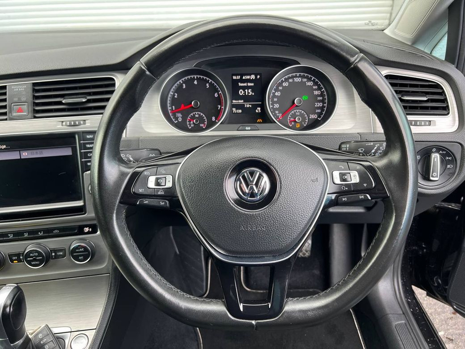 2017 Volkswagen Golf - image 4