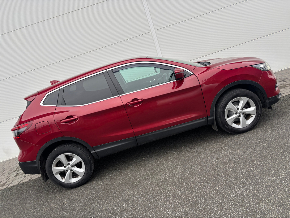 2018 Nissan Qashqai - image 2