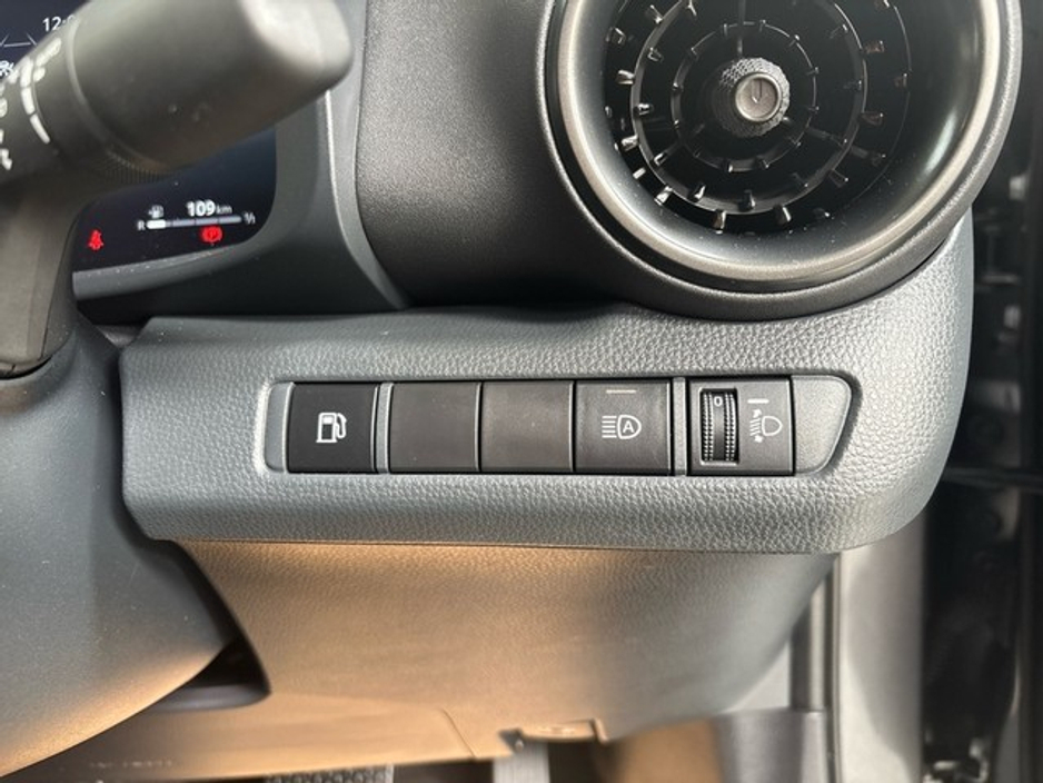 2024 Toyota C-HR - image 12