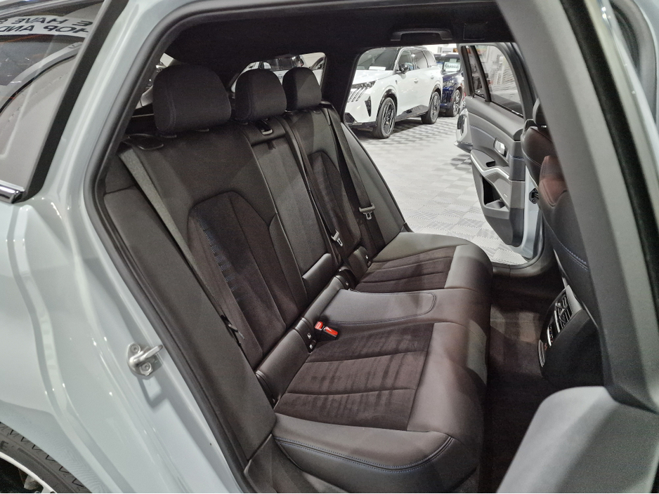 2023 BMW 3 Series 330E TOURING M SPORT (TECH PACK) AUTOMATIC **ONE OWNER / APPLE CARPLAY / CRUISE CONTROL / ELECTRIC BOOTLID / HEAD UP DISPLAY / HARMAN KARDON SOUND / REVERSE CAMERA / WIRELESS PHONE CHARGING** €39,900