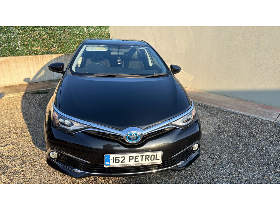 2016 Toyota Auris - image 5