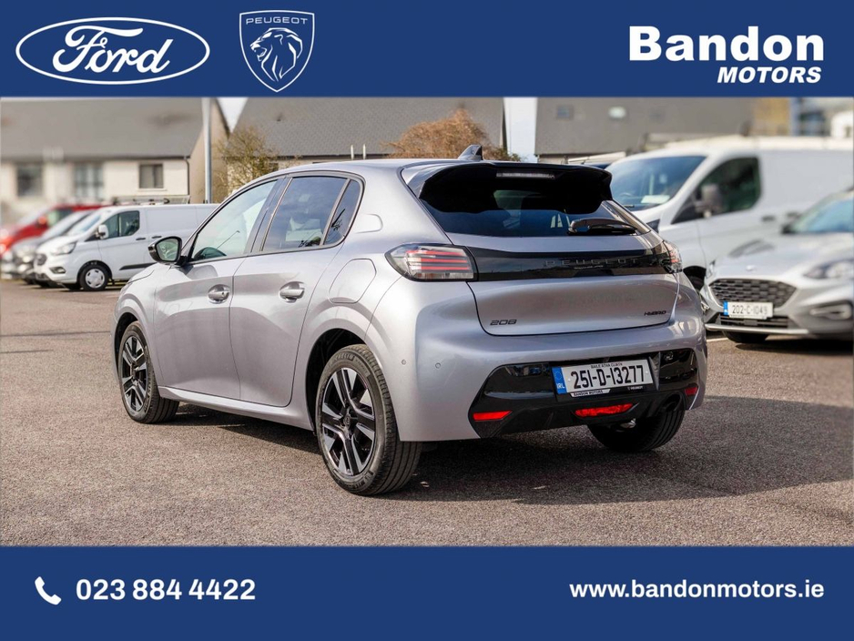 2025 Peugeot 208 - image 4