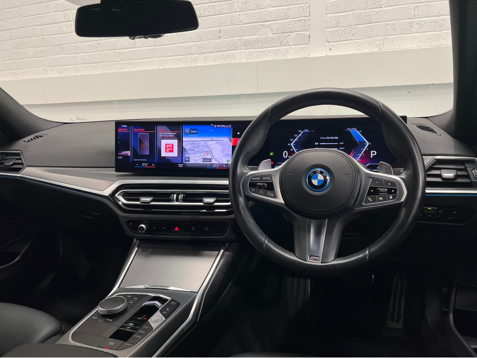 2023 BMW 3 Series - image 21