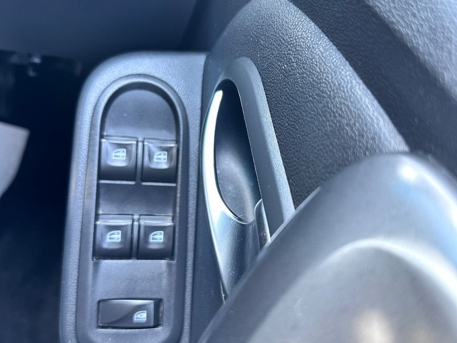 2017 Dacia Duster - image 26