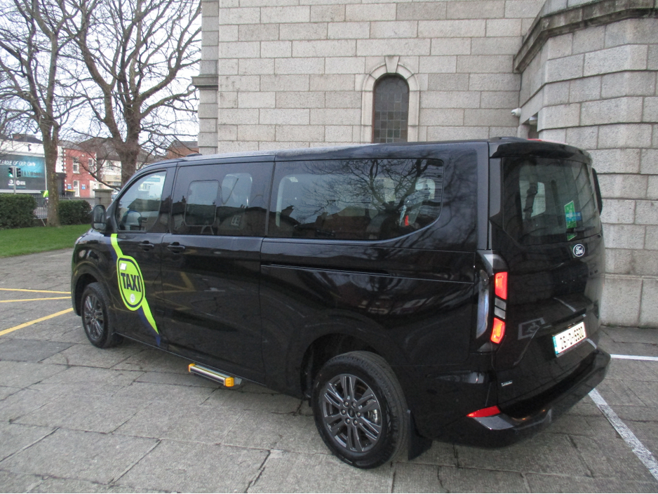 2026 Ford Tourneo Custom TITANIUM 2.5 PHEV 9 SEATER