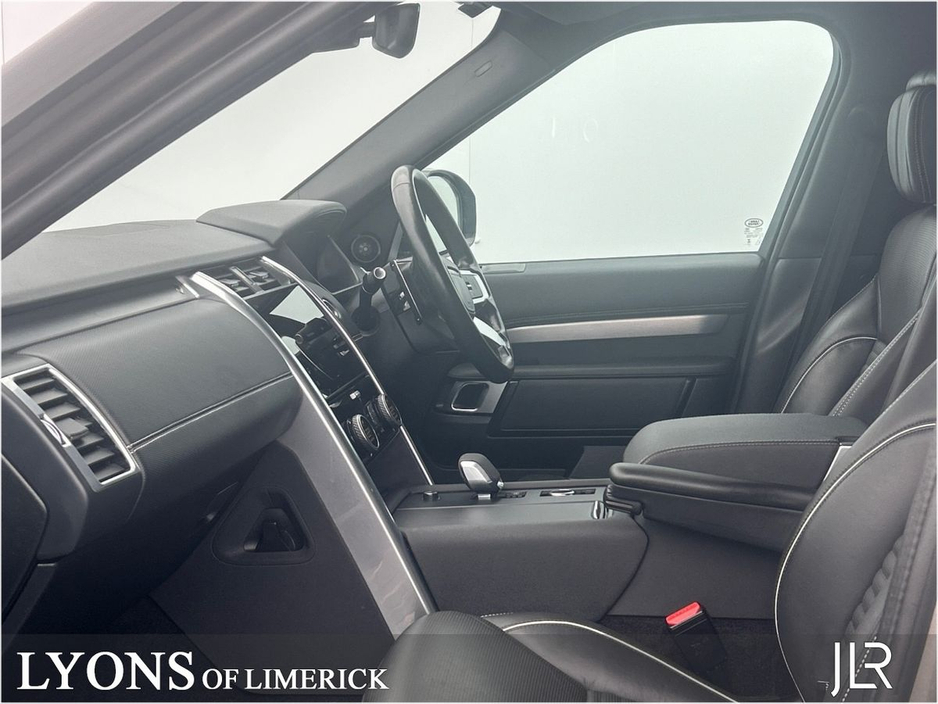 2024 Land Rover Discovery - image 3