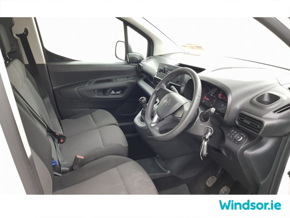 2020 Opel Combo - image 10