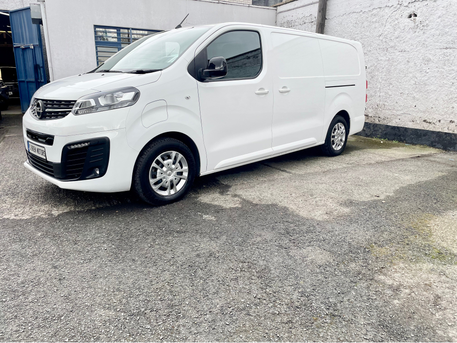 2022 Opel Vivaro - image 35