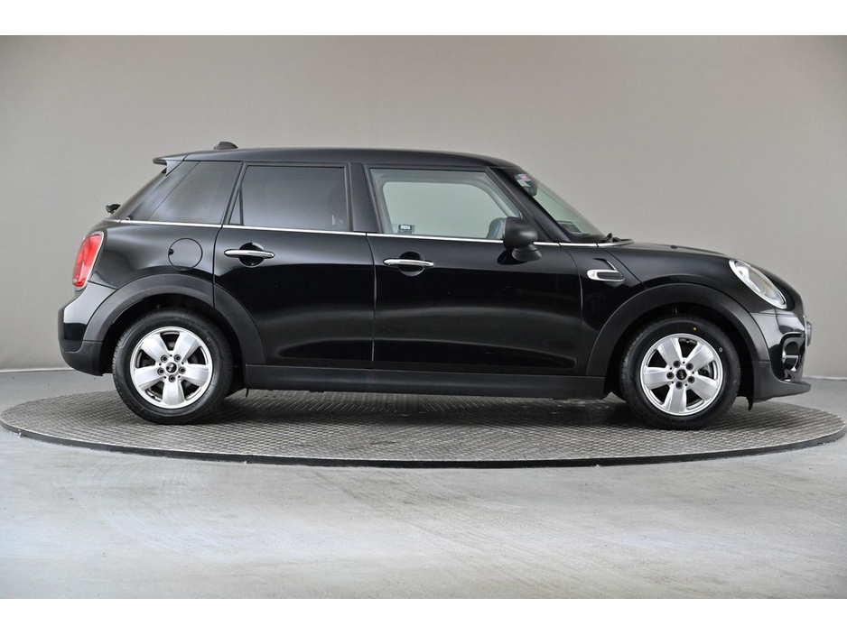 2016 MINI Hatch - image 11