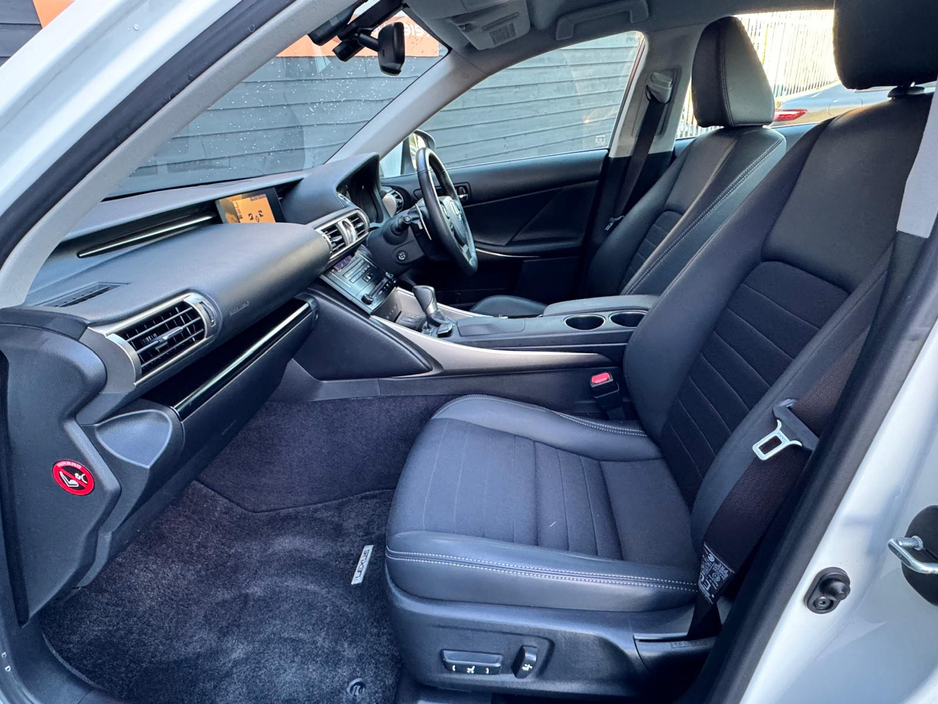 2013 Lexus IS 300 h 2.5 HYRBID €14,995