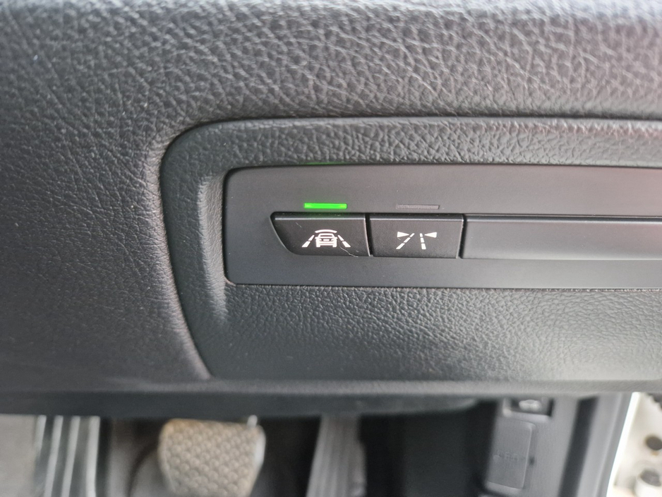 2013 BMW 3 Series - image 31