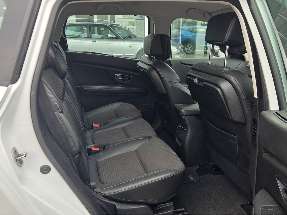 2017 Renault Grand Scenic - image 6